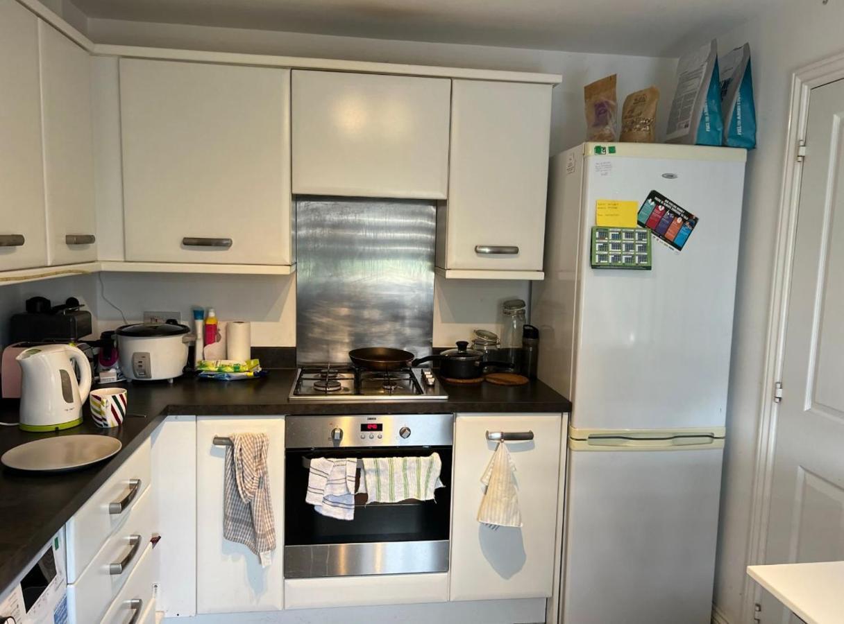 Salimi Apartment Bridgend  Exterior photo